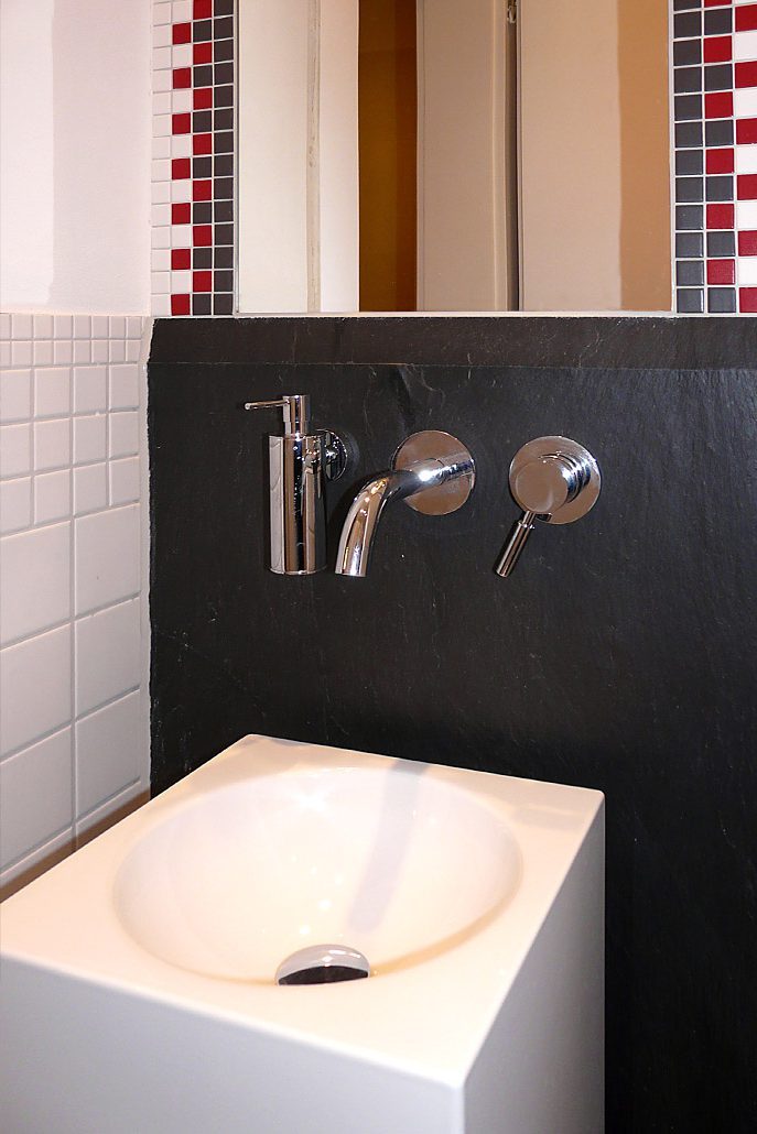 Gäste-WC mit Brunnen