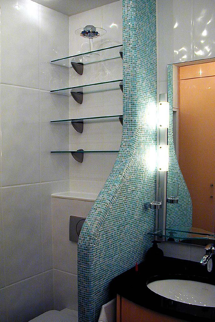 Geschwungene Mosaikwand
